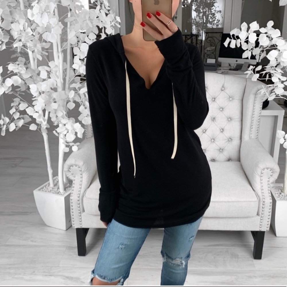 ekattire Black V-Neck Hoodie Top